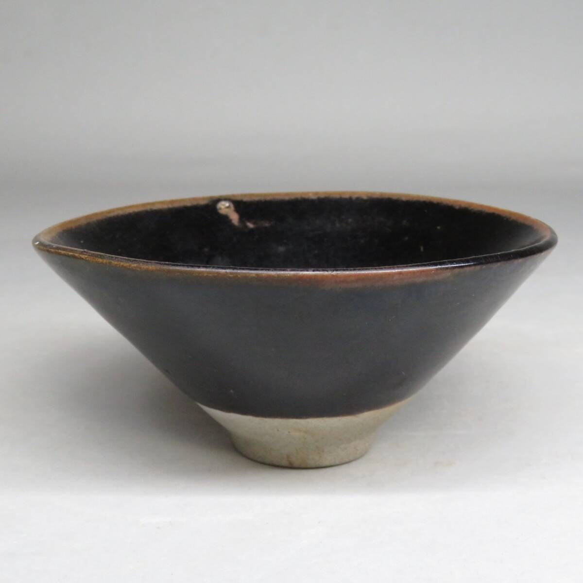 【東】(4-4) 宋時代　建盞 黒釉天目碗　茶碗　Saga Horizon Limited　海底から引き揚げ　中国美術/古美術・骨董品　lot:71423
