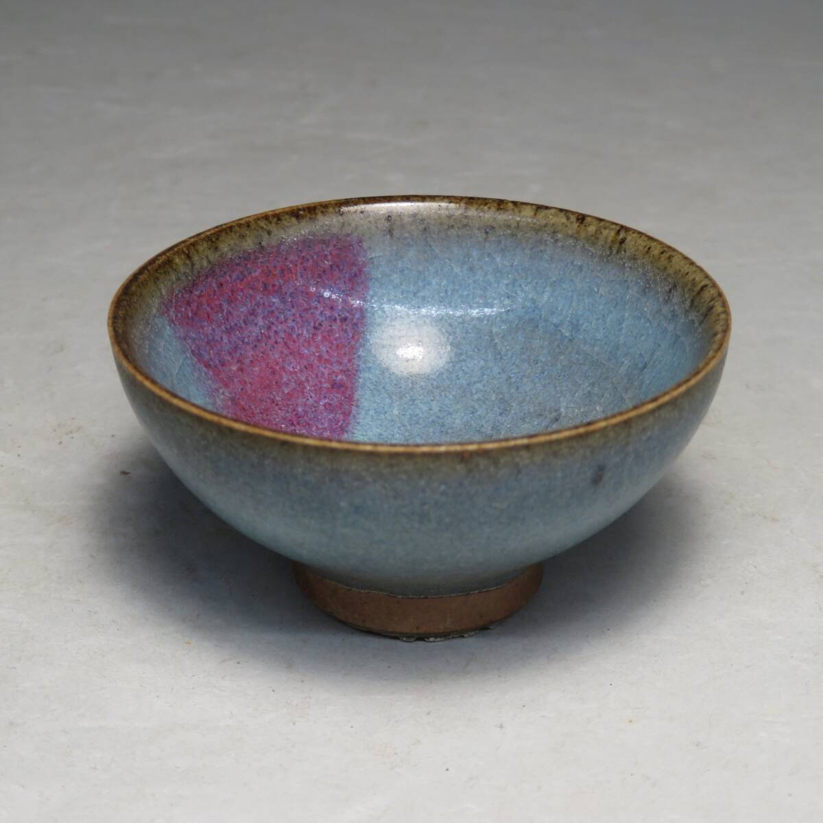 【東】(2-1) 宋時代　鈞窯 澱青釉紫斑茶碗　中国美術/古美術・骨董品　lot:73128