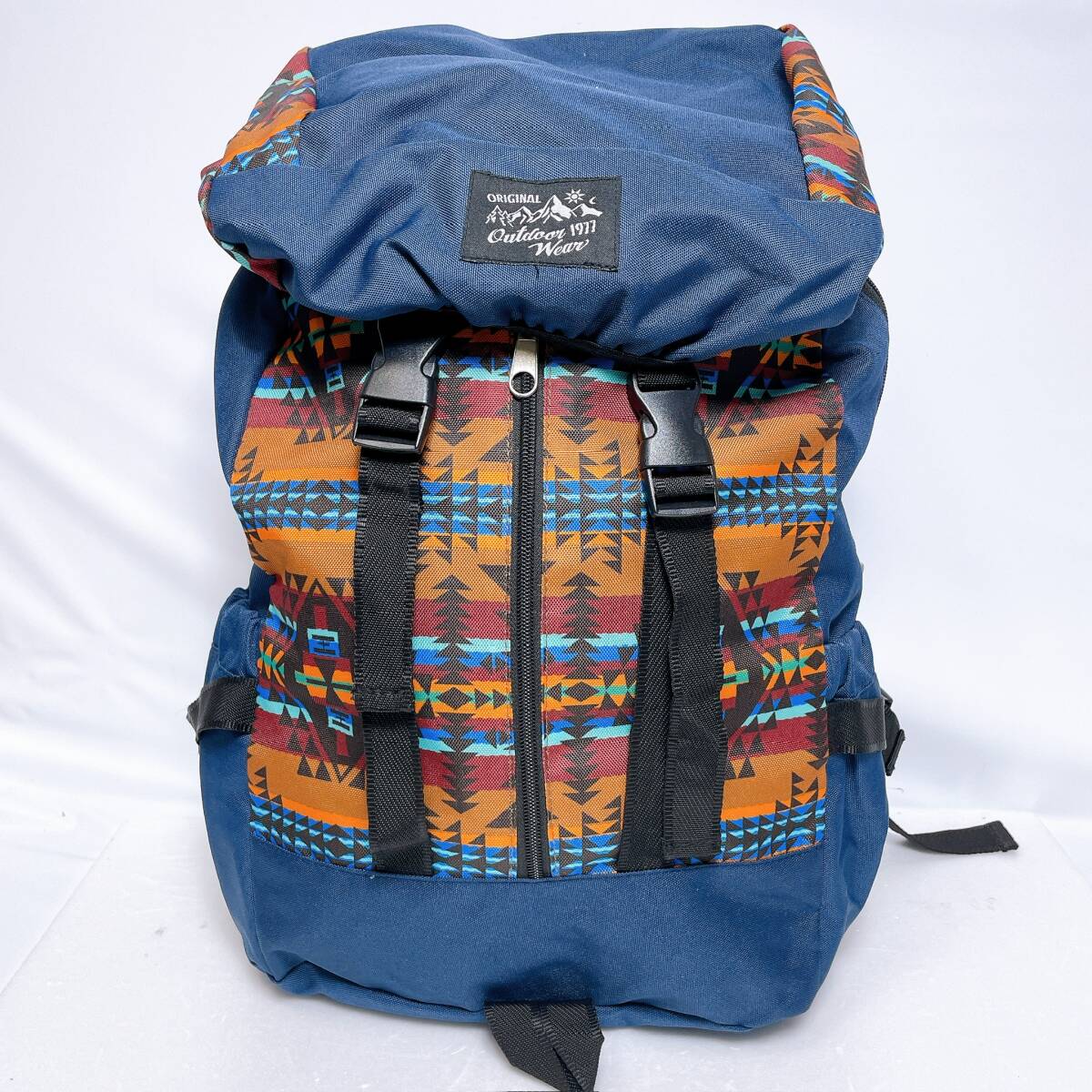 D1826◯ TITICACA チチカカ リュックサック バックパック デイパック ブルー 青 赤 レッド オレンジ ブラック 黒 ナイロン アウトドア