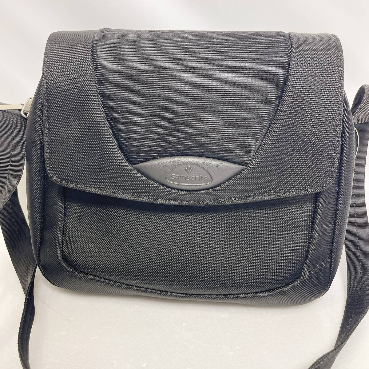 D1846◯ Samsonite サムソナイト ショルダーバッグ ブラック 黒 ビジネス ナイロン キャンバス クロスボディバッグ メッセンジャー