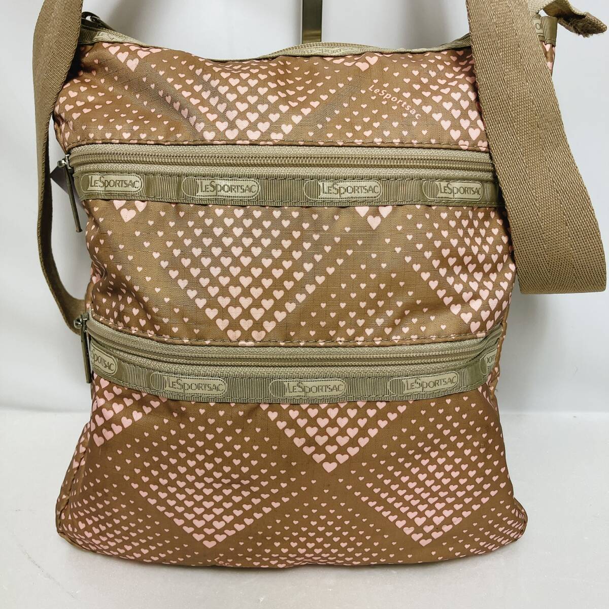D2097◯ Lesportsac レスポートサック ショルダーバッグ クロスボディバッグ 斜め掛けバッグ ナイロン ハート柄 総柄 ブラウン ピンク