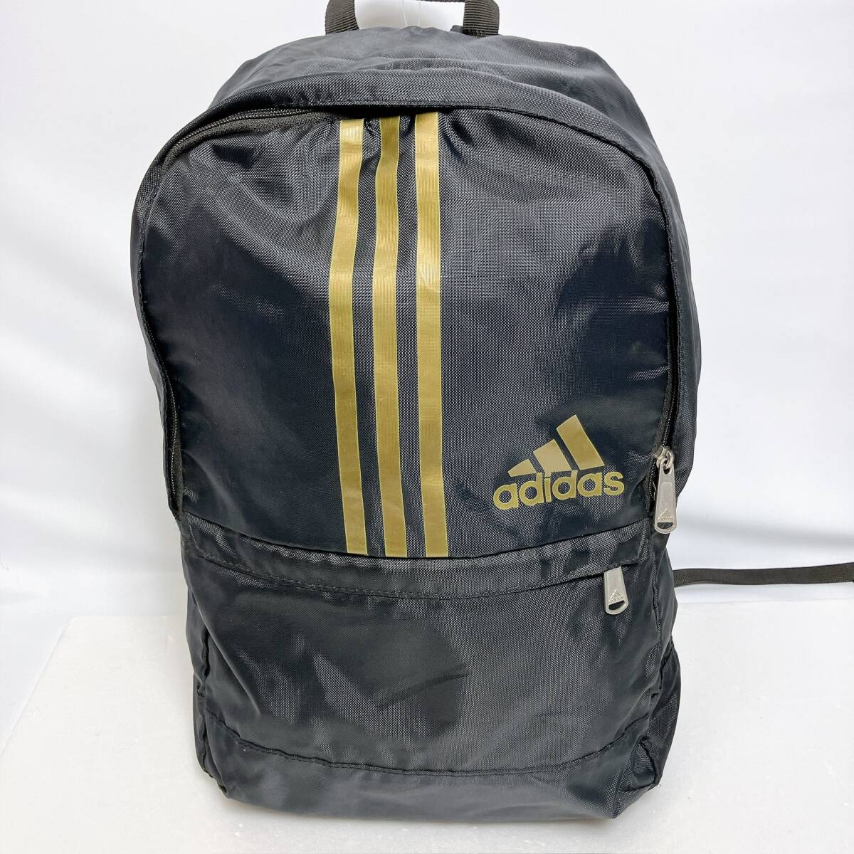 D2063◯ adidas アディダス リュックサック バックパック ブラック 黒 ナイロン ゴールド ラウンドファスナー ユニセックス 
