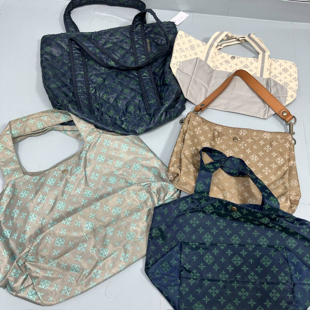 D1983◯ 卸売 russet ラシット ハンドバッグ トートバッグ ナイロン ワンショルダー 総柄 モノグラムデザイン キャンバス まとめ売り