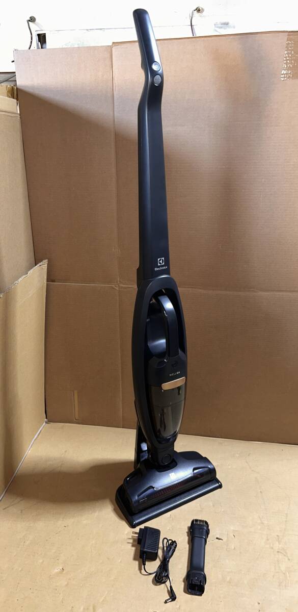 現状品【通電・吸込・充電確認済】エレクトロラックス コードレス掃除機 WELL Q6 WQ61-1OGG グラニットグレー