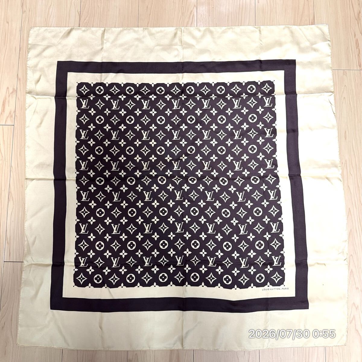 vintage LOUIS VUITTON ルイヴィトン モノグラム 額縁 SILK シルクスカーフ