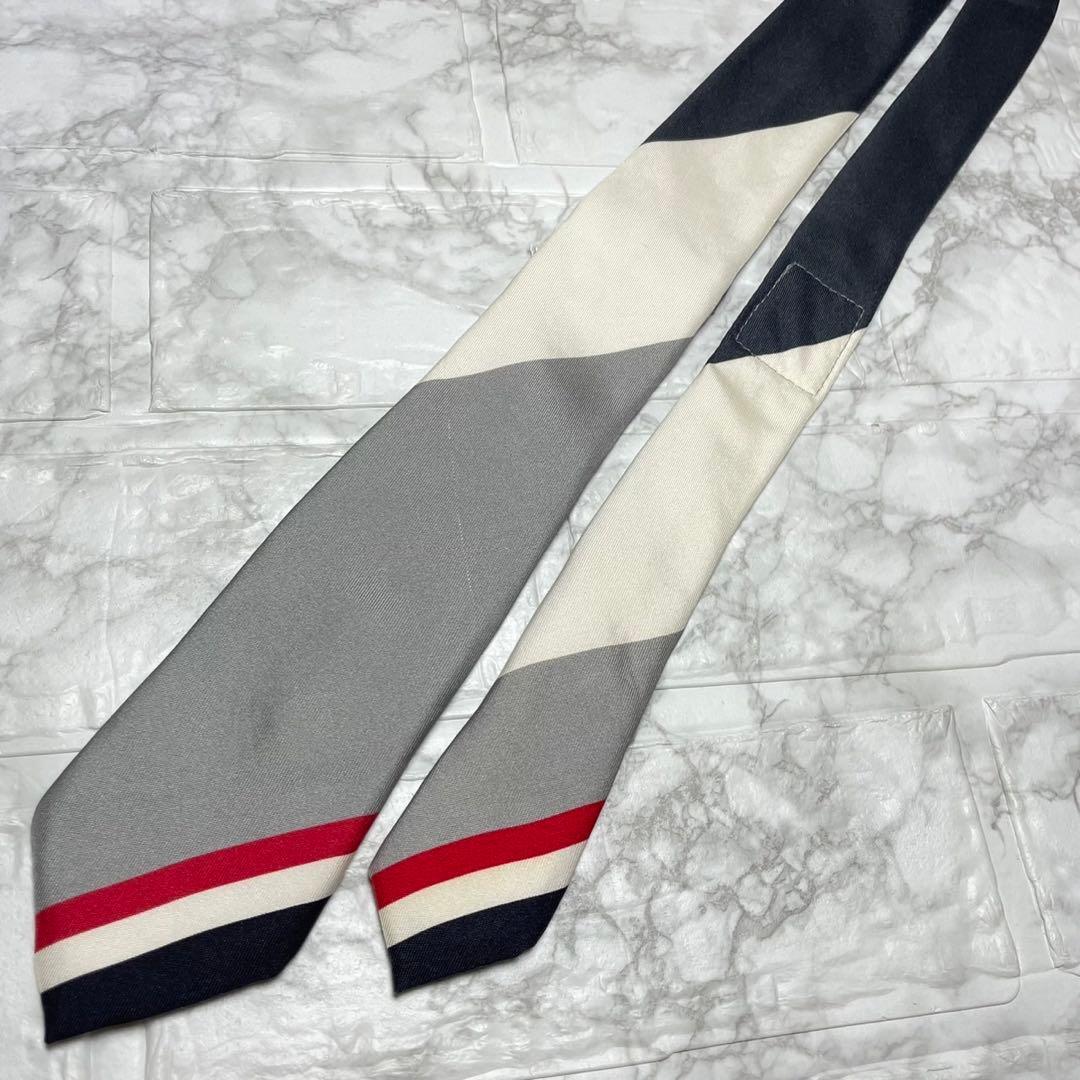 極美品 THOM BROWNE トムブラウン ネクタイ トリコロール シルク グレー ビジネス　スーツ ジャケット カフス タイピン ベルト 革靴 バッグ