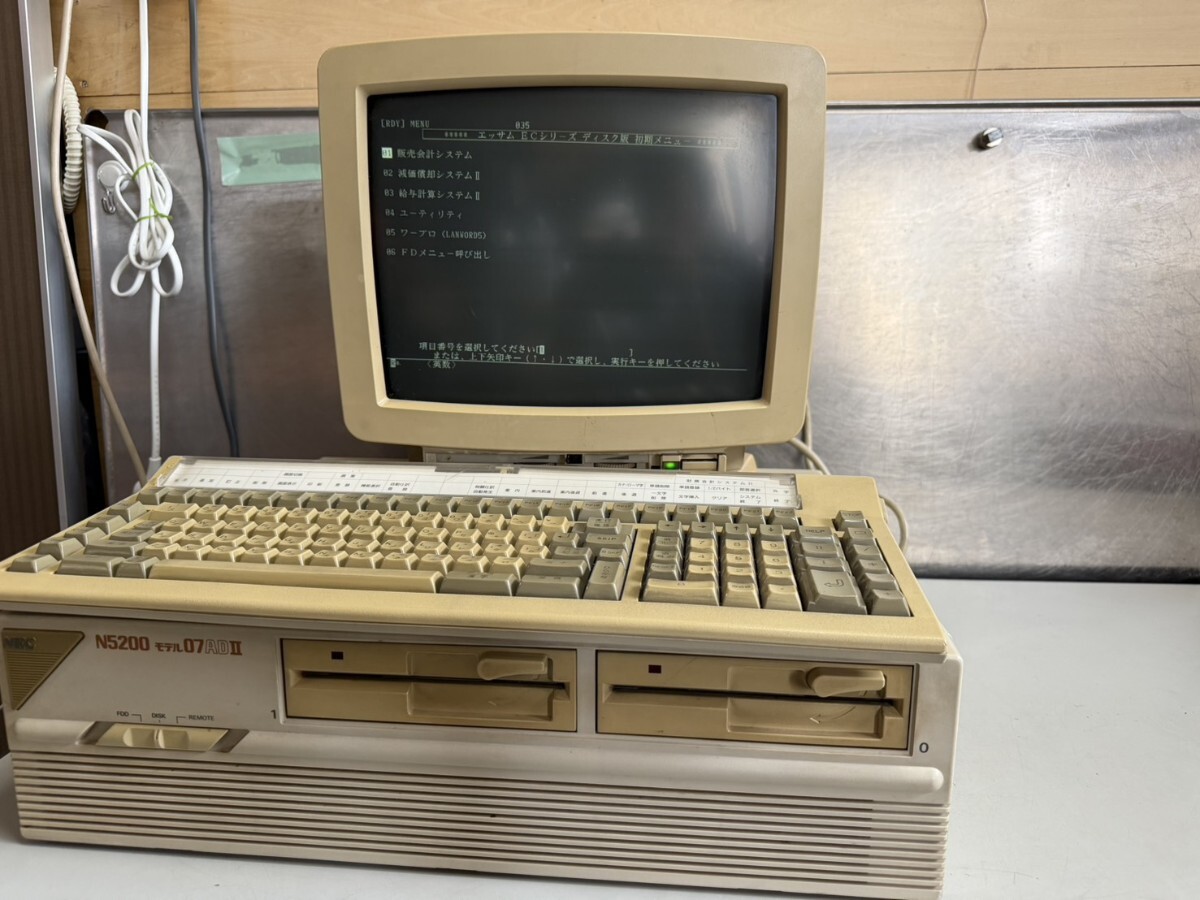 ○NEC N5200 モデル 07 ADⅡ CRTモニター キーボード付属 起動確認済 OS PTOS 詳細不明 現状渡し デスクトップ 中古品 ③