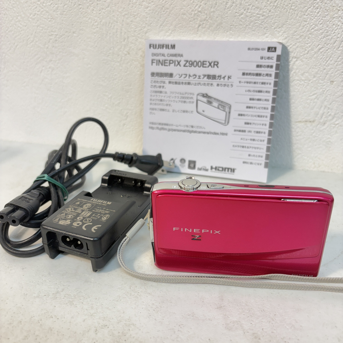 15511-04★FUJIFILM 富士フイルム FinePix Z900EXR レッド コンパクトデジタルカメラ 光学5倍ズーム 充電器 バッテリー 説明書付 ★