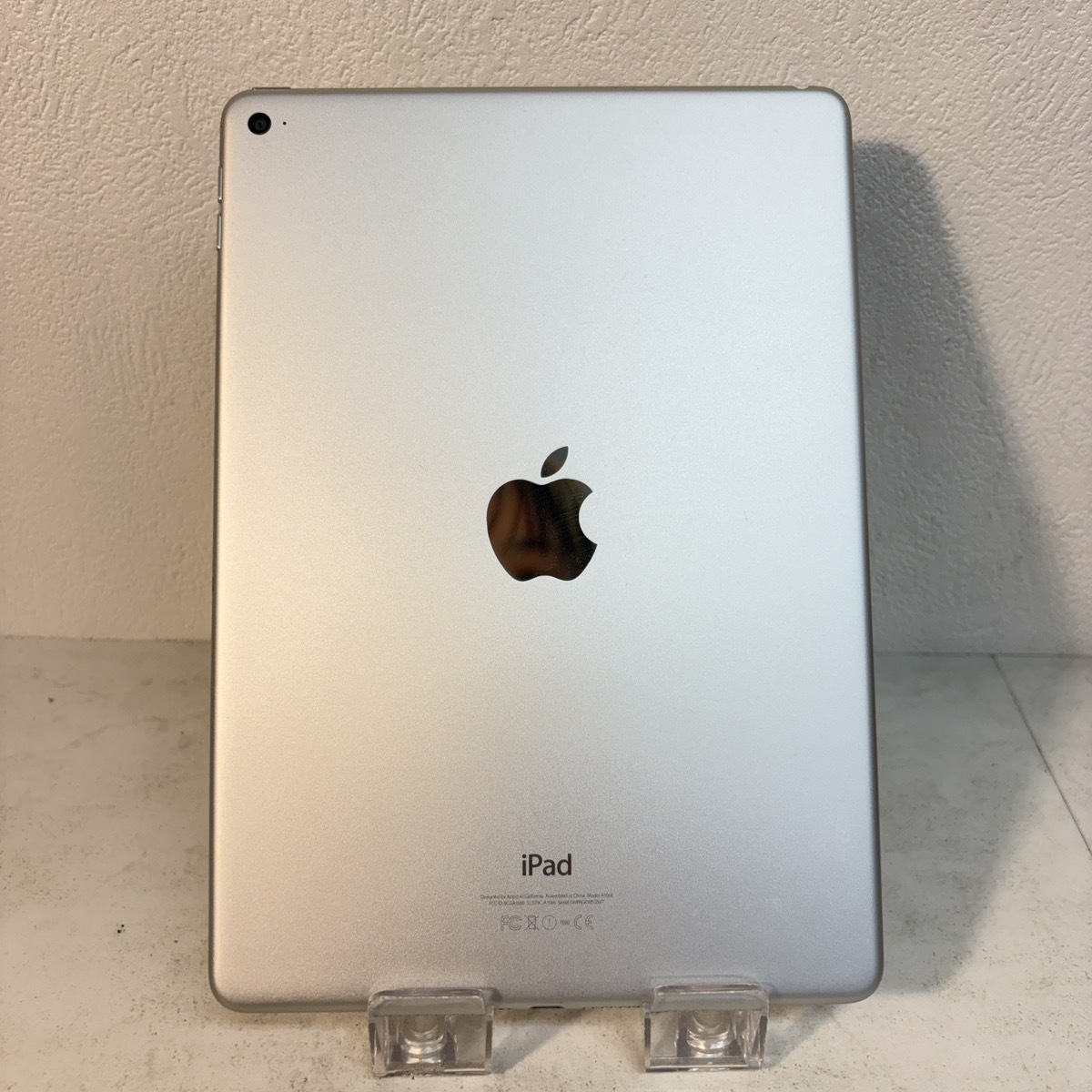15512-04★Apple iPad Air 2 16GB Wi-Fiモデル MGLW2J/A シルバー iPadOS15.8.6 初期化済 動作確認済★