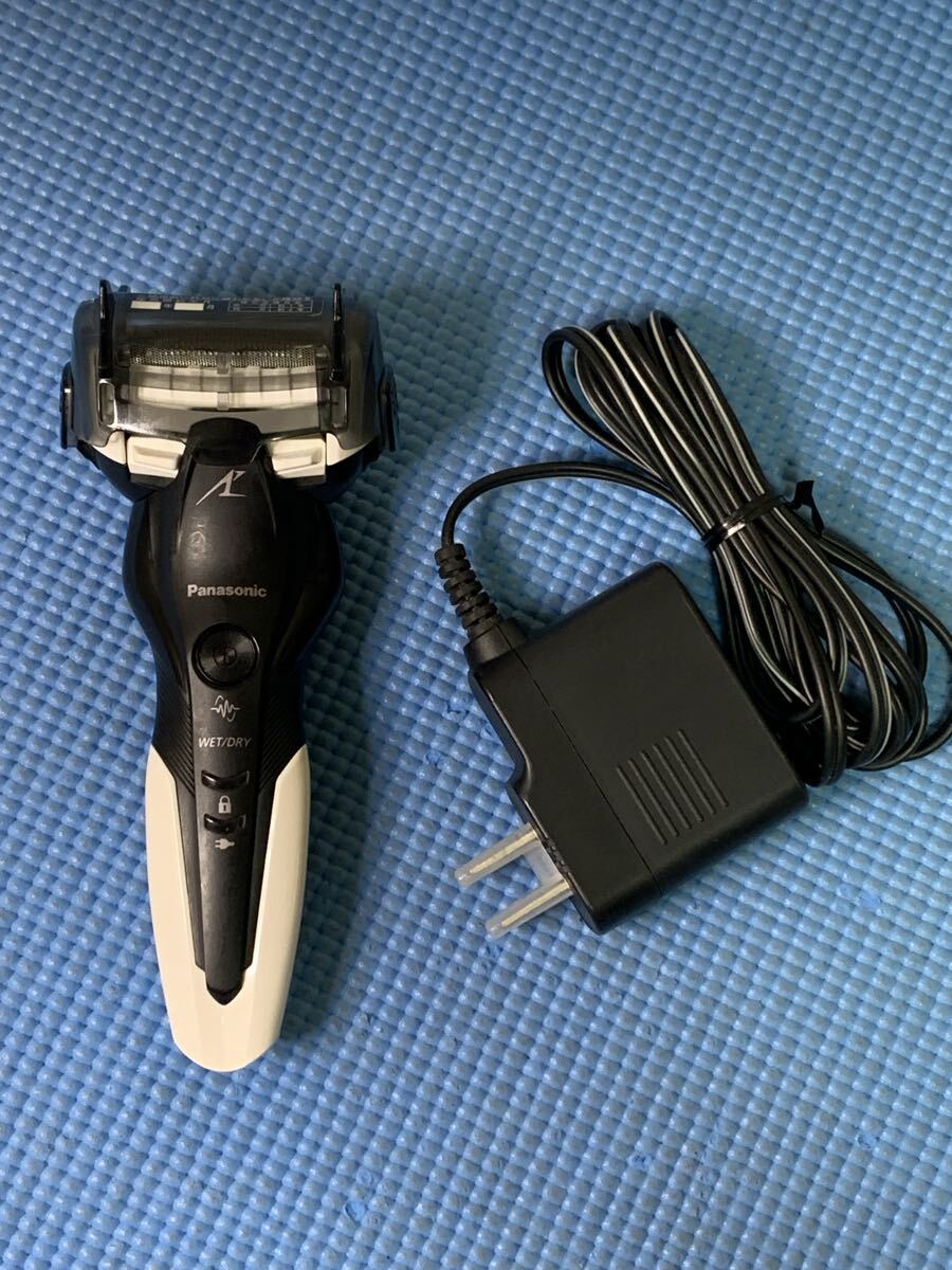  （作動品）パナソニック ラムダッシュ メンズシェーバー 3枚刃 お風呂剃り可 黒 ／白 ES-ST2R (W-83）