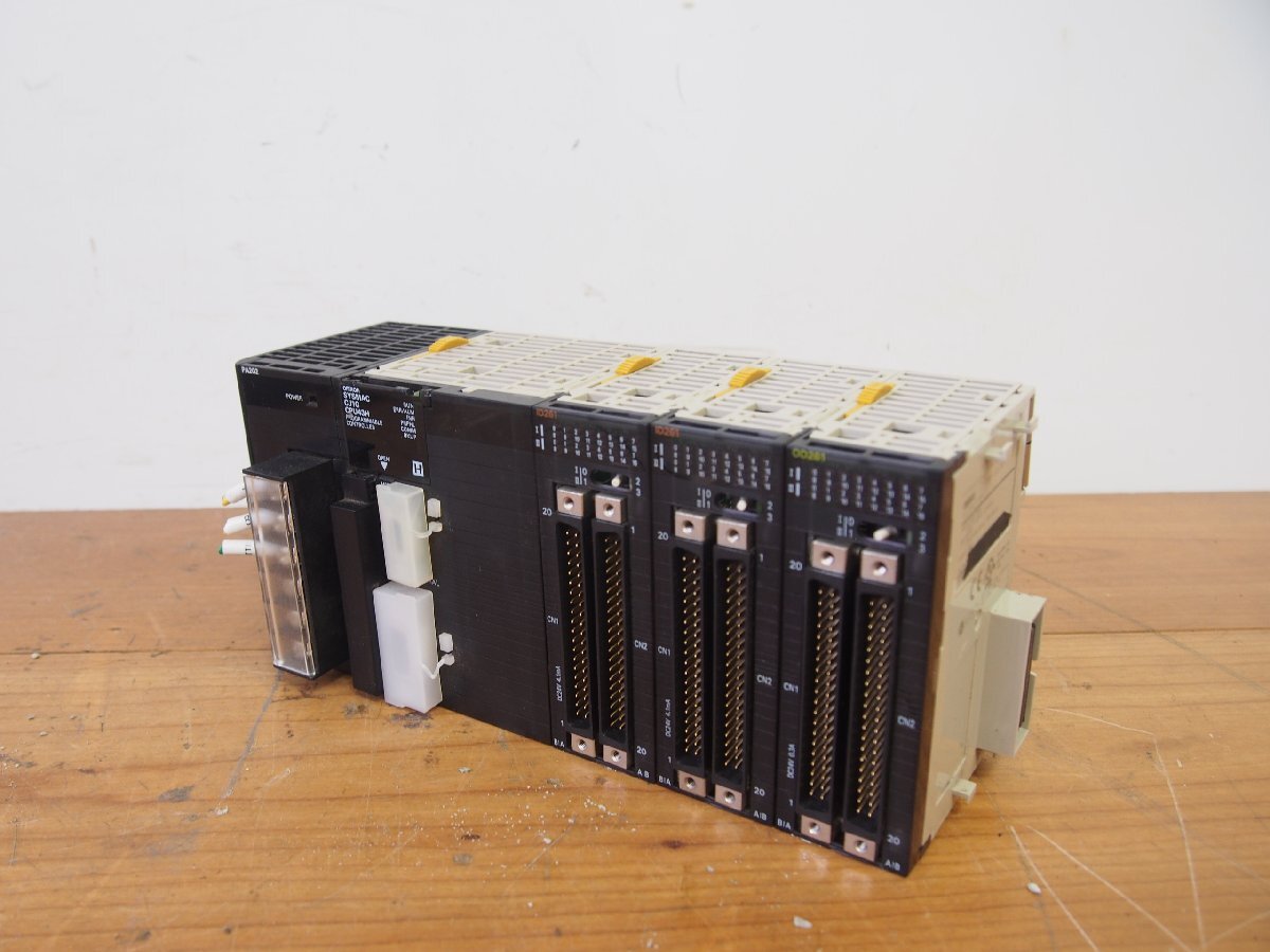 ☆【1T0710-12】OMRONオムロン シーケンサー CJ1W-PA202 CJ1G-CPU43H ID261 OD261 5台プログラマブルコントローラー 電源ユニット ジャンク