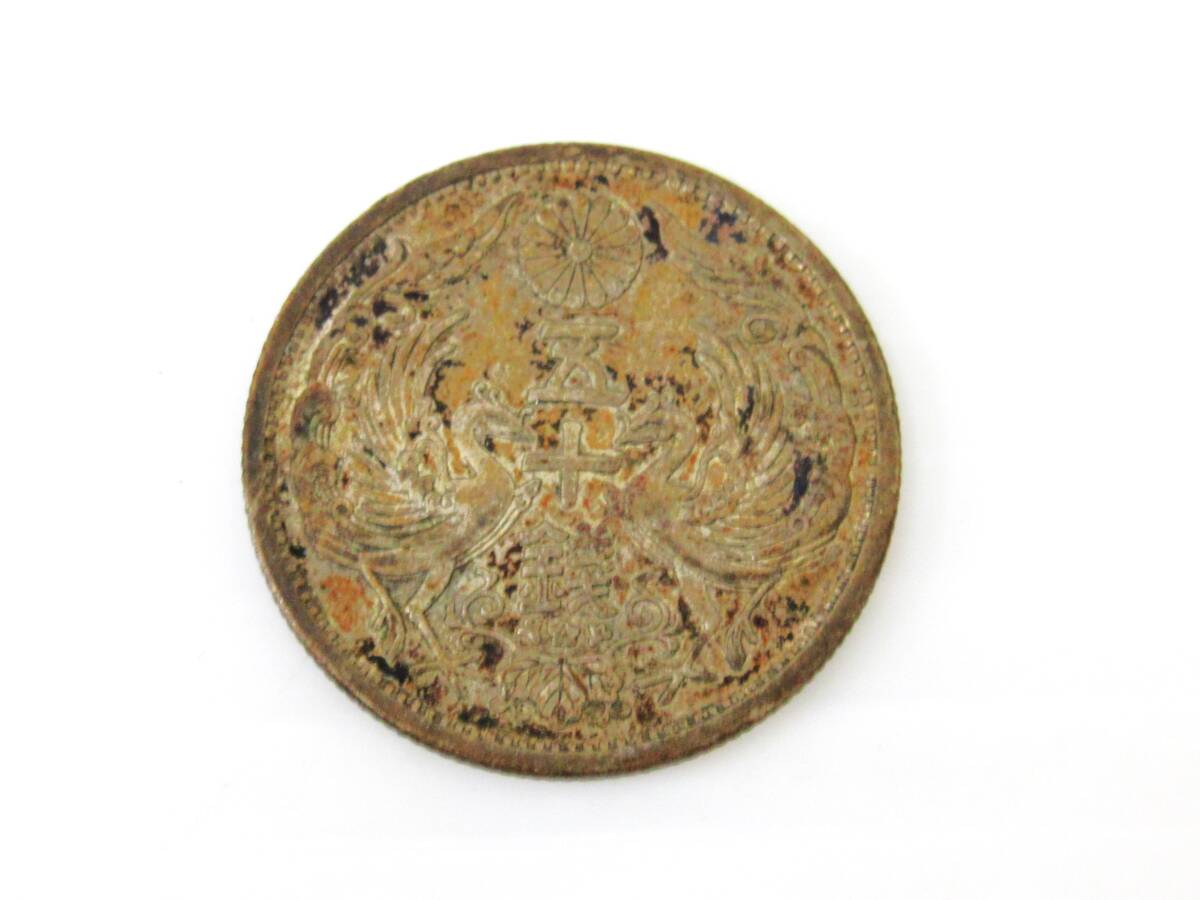 小型50銭銀貨 昭和8年 鳳凰50銭 1933年 重量4.9g 直径23.5mm 近代銀貨 日本古銭 昭和八年 50銭 地金 コイン HG260713