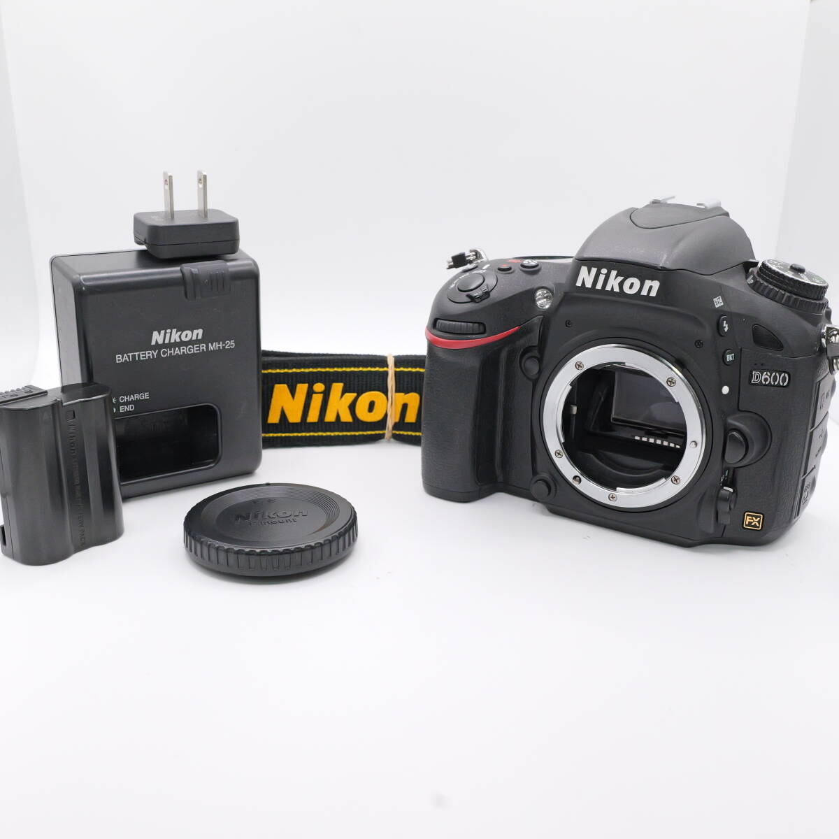【かめら屋】極上美品 撮影回数1659回! NIKON ニコン D600 デジタル一眼レフカメラ バッテリー付 動作品 y13
