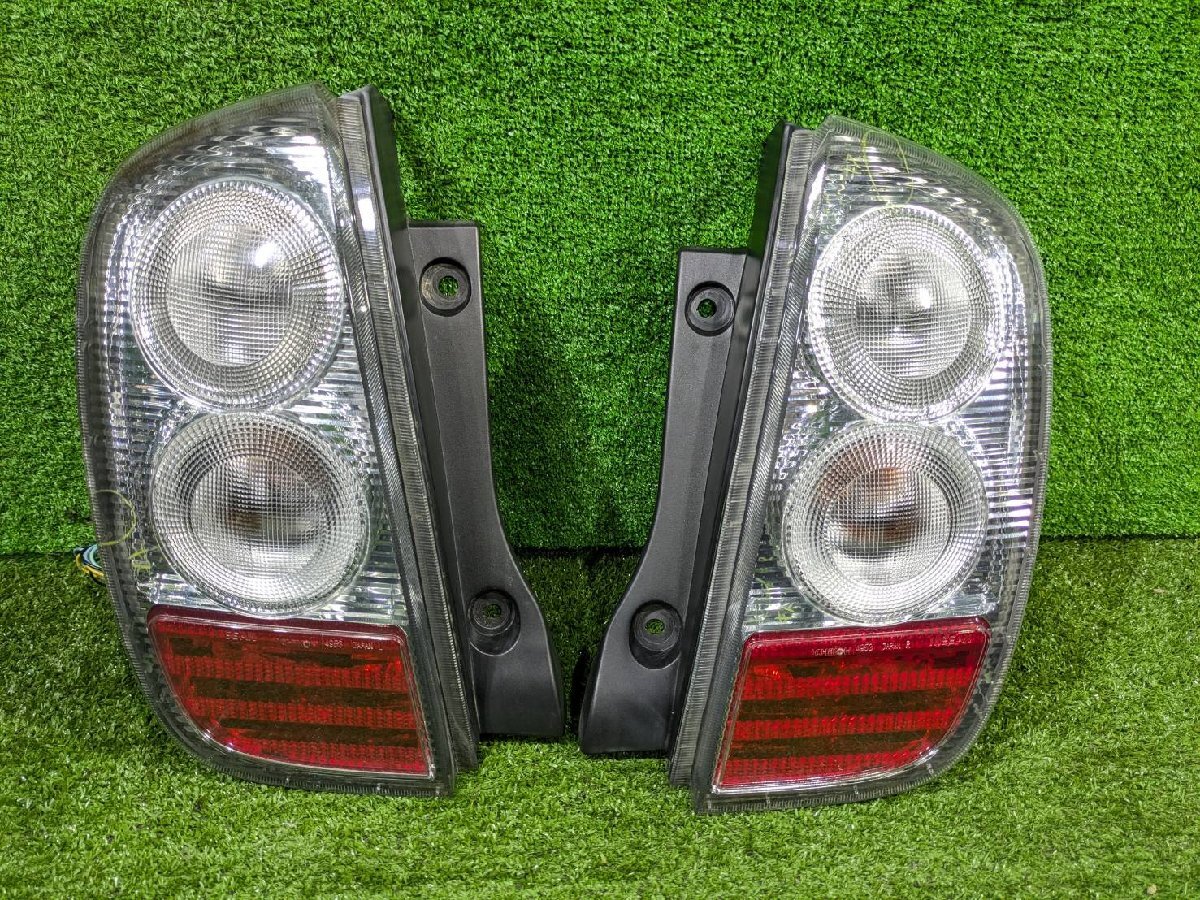 マーチ　BNK12　ラフィート純正　テールランプ　ライト　左右セット　ICHIKOH 4953 26555-1A625 26550-1A625　中古品(SP951-A-3-3)