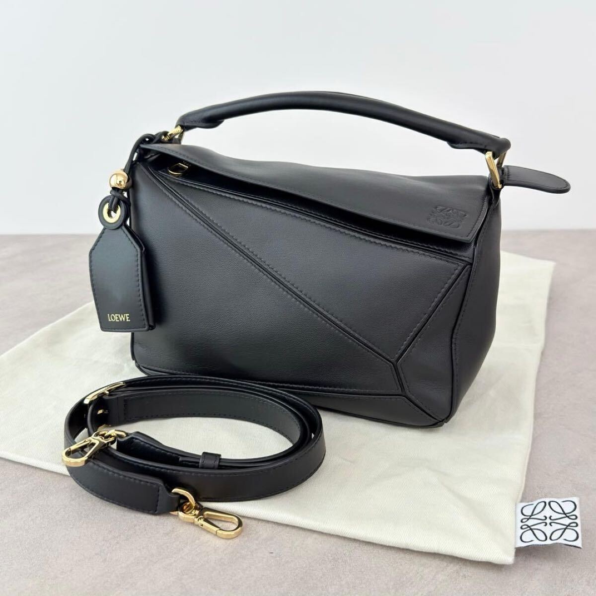 極美品 LOEWE ロエベ フェザーライト パズルバッグ スモール (ナパラム)ブラック 現行品 定価￥649,000円 ショルダーバッグ ハンドバッグ