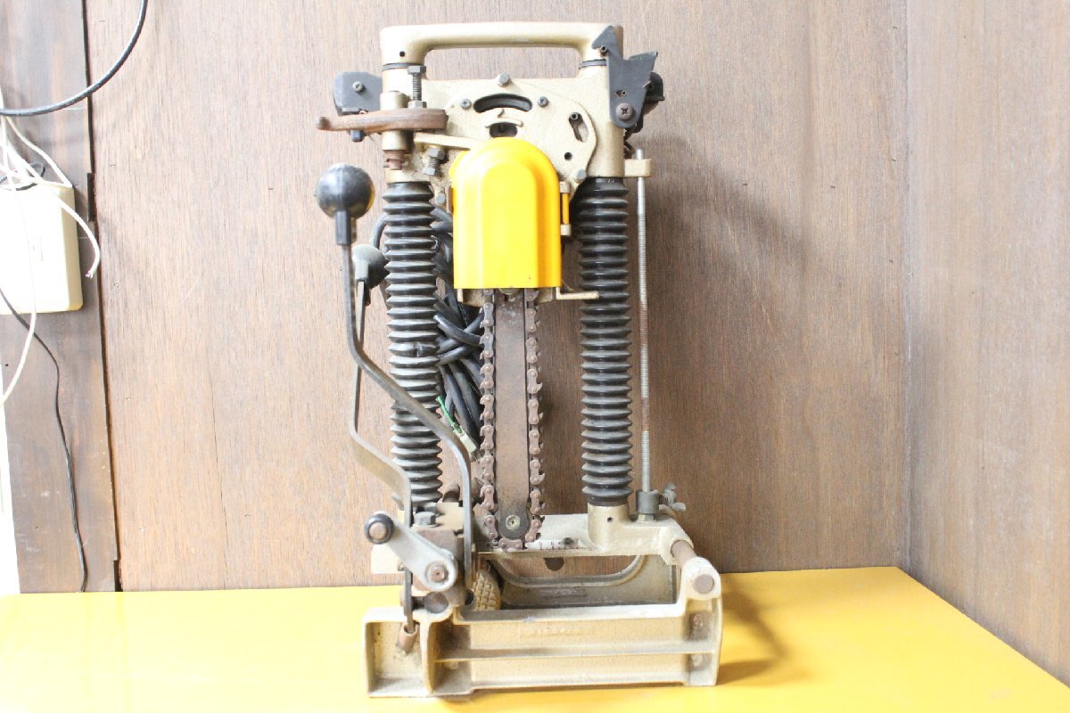 ☆【2T0630-22】 makita マキタ チェーンノミ 7104 100V 電動工具 現状品