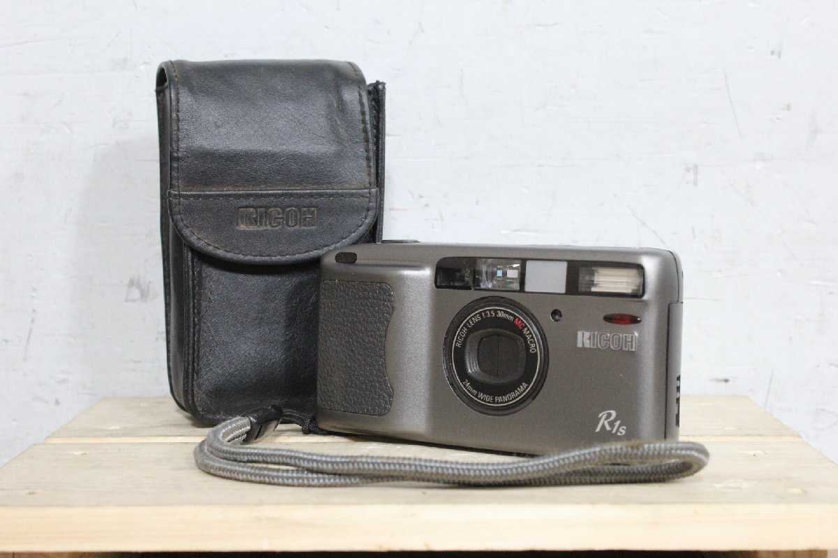 ☆【1T0630-18】 RICOH リコー コンパクトフィルムカメラ R1S ソフトケース付属 1:3.5 30mm MC MACRO 24mm WIDE PANORAMA ジャンク