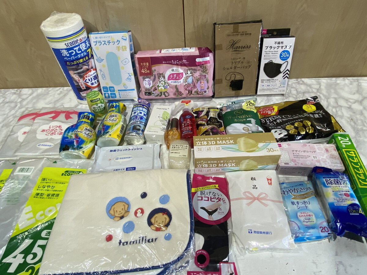 【４９－４０】日用品 まとめ売り ナプキン プラスチック手袋 サランラップ ゴミ袋 消臭剤 ソフラン ヘアエッセンス 等 長期保管品