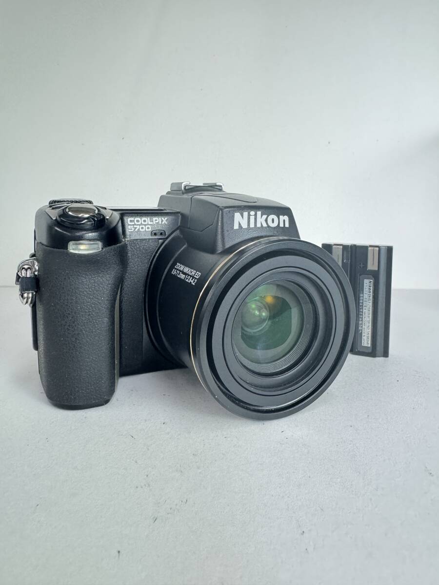 Nikon COOLPIX 5700 ブラック デジタルカメラ ニコン KAJI031