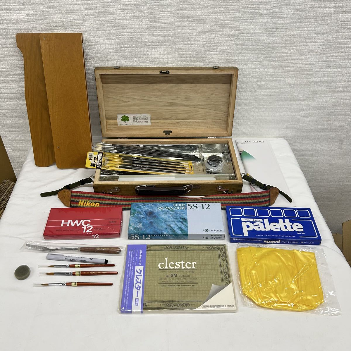画材セット まとめて ホルベイン HWC12水彩絵具 クサカベ油絵具5S-12 筆多数 PICASSO など パレット 木箱 水彩紙 パレット缶 現状品