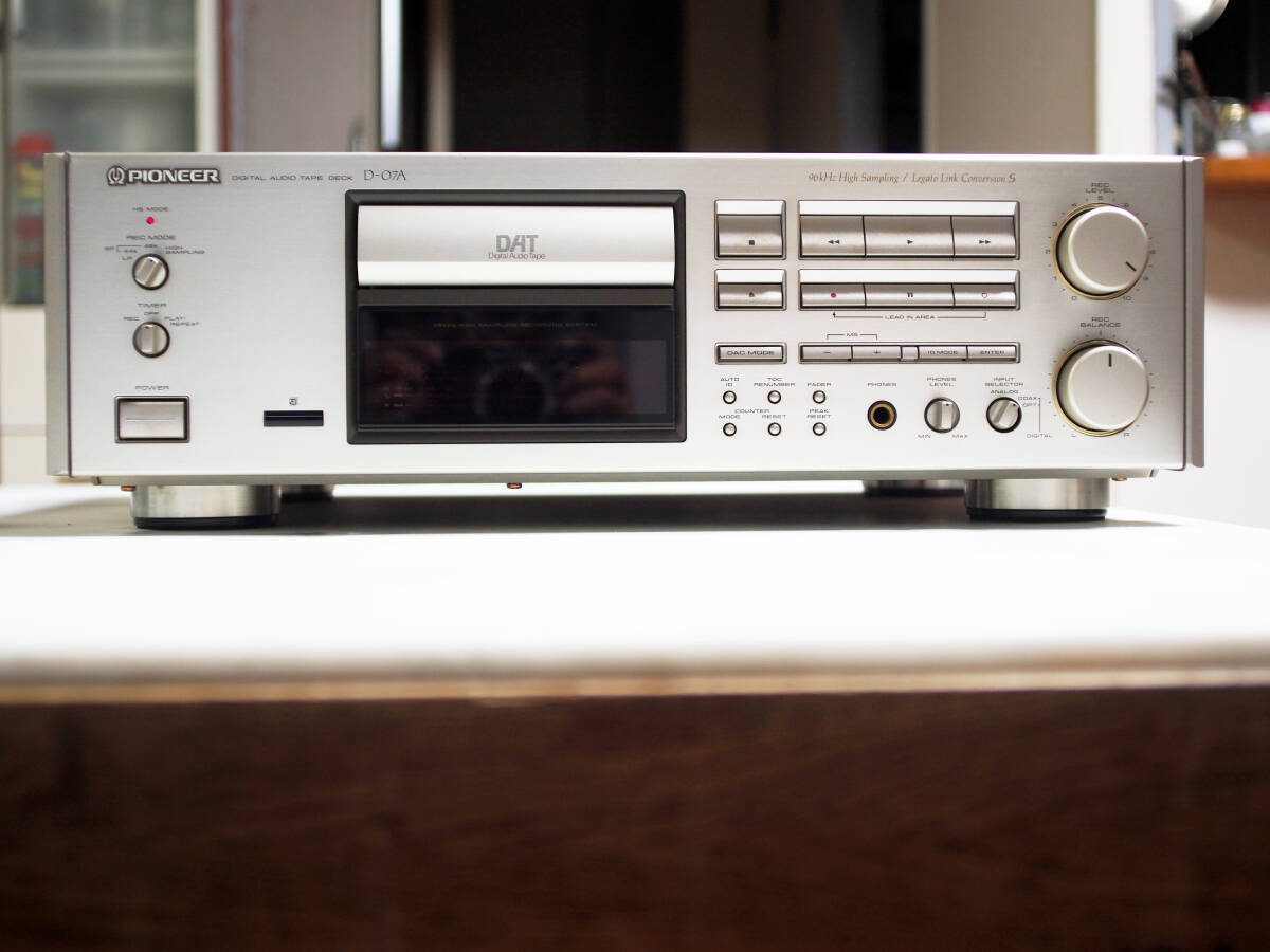 パイオニアのDATデッキ D-07A　動作確認済み pioneer DACモードを使えば、96KHZまでハイサンプリングの再生可能、貴重な一品