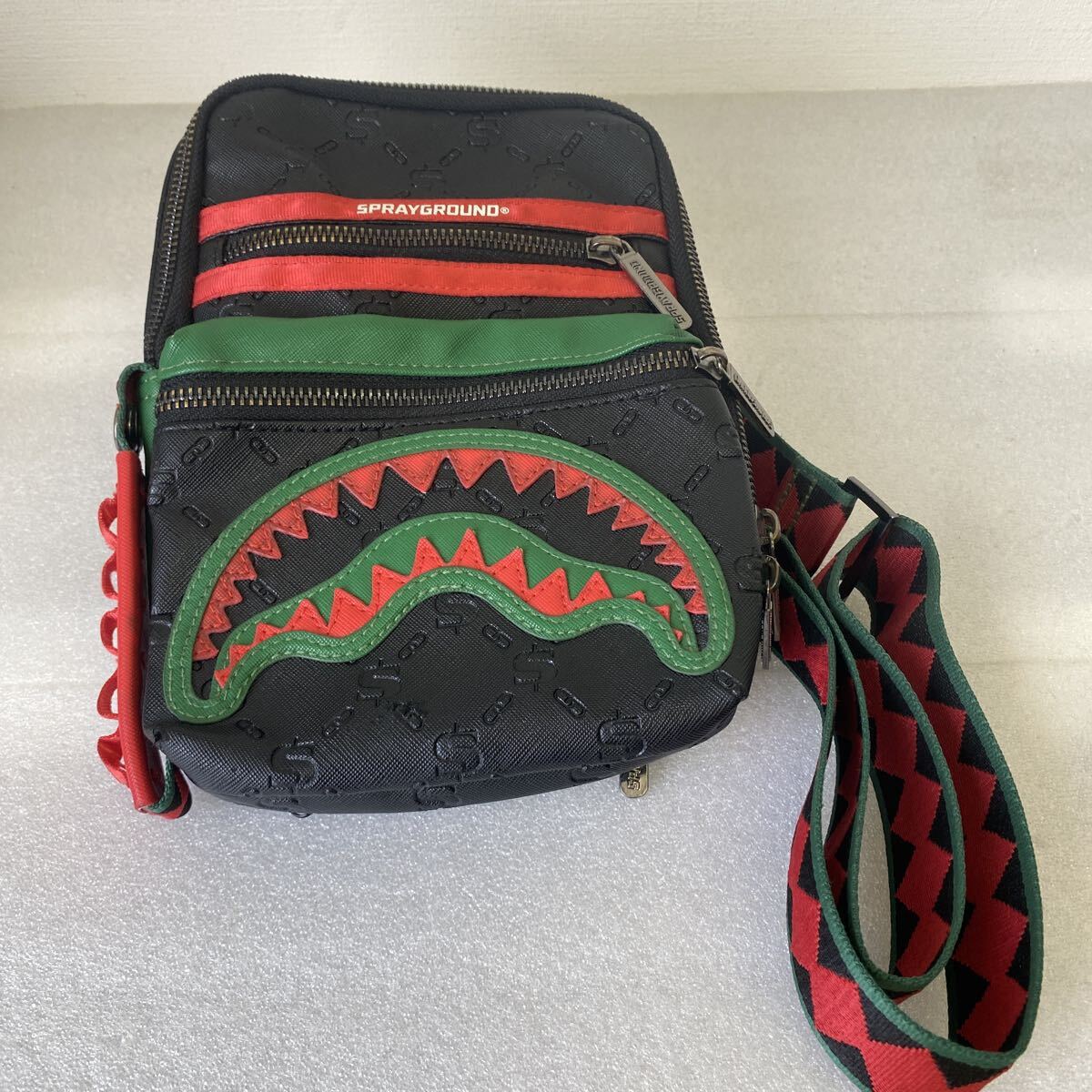 限定品 SPRAYGROUND スプレーグラウンド シャーク スリングバッグ 910B4427NSZ ディネロ ボディバッグ ミニショルダーバッグ