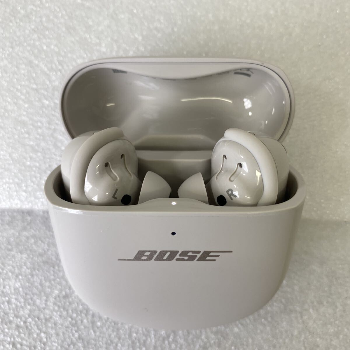 【リセット済み】 BOSE QuietComfort Ultra Earbuds ワイヤレスイヤホン ホワイトスモーク ノイズキャンセリング Bluetooth 型番：441408