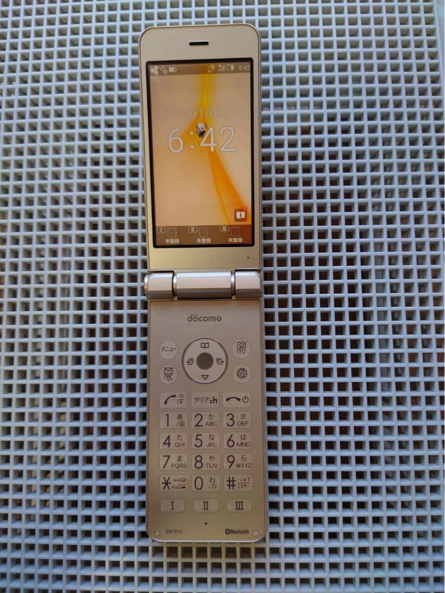 美品キズ無 SH-01J ゴールド SHARP docomo 