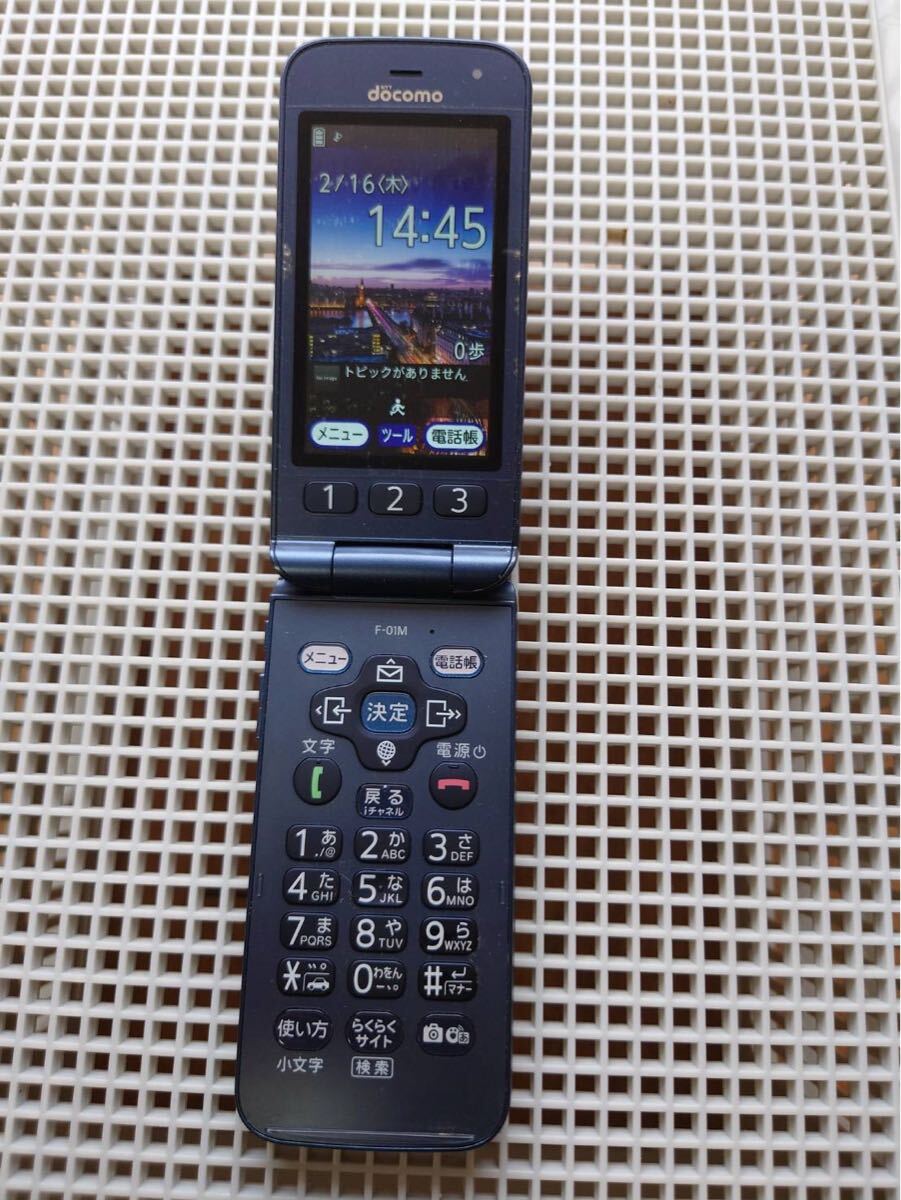 美品キズ無 F-01M ネイビー 富士通 docomo 液晶フィルム