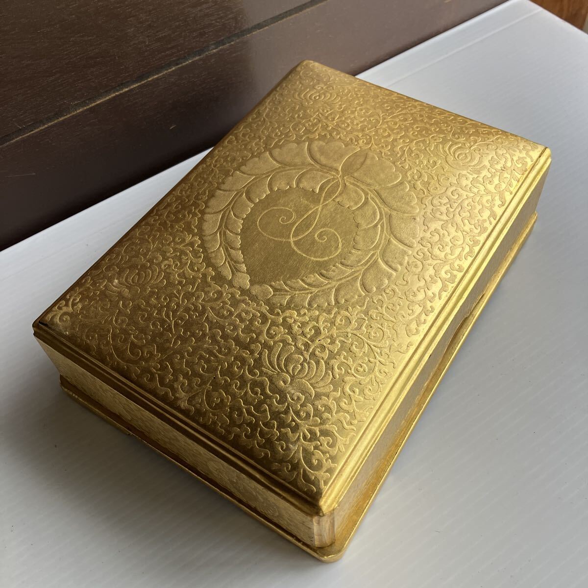 1000円スタート 総金蒔絵下藤文和讃箱 浄土真宗 本願寺派 高さ7.5cm 長辺24cm 短辺17cm 重さ483g 初出し 金箔仏教美術漆塗文箱仏具下がり藤
