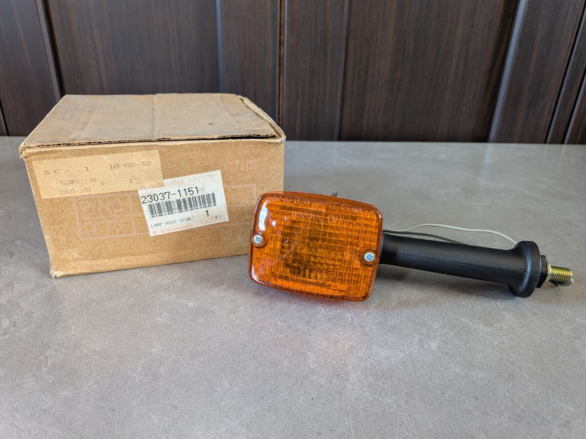 純正　ウィンカー　23037-1151　カワサキ　廃盤品　新品　未使用　検）Z400GP Z550GP GPz400F Z1000R Z1000J Z1R　B-K-056