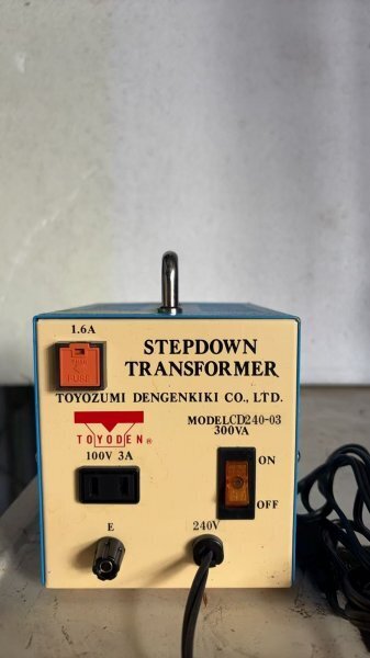 豊澄電源機器 TOYODEN CD240-03 300VA 降圧トランス 240V→100V 変圧器 現状品 /T260524-0002