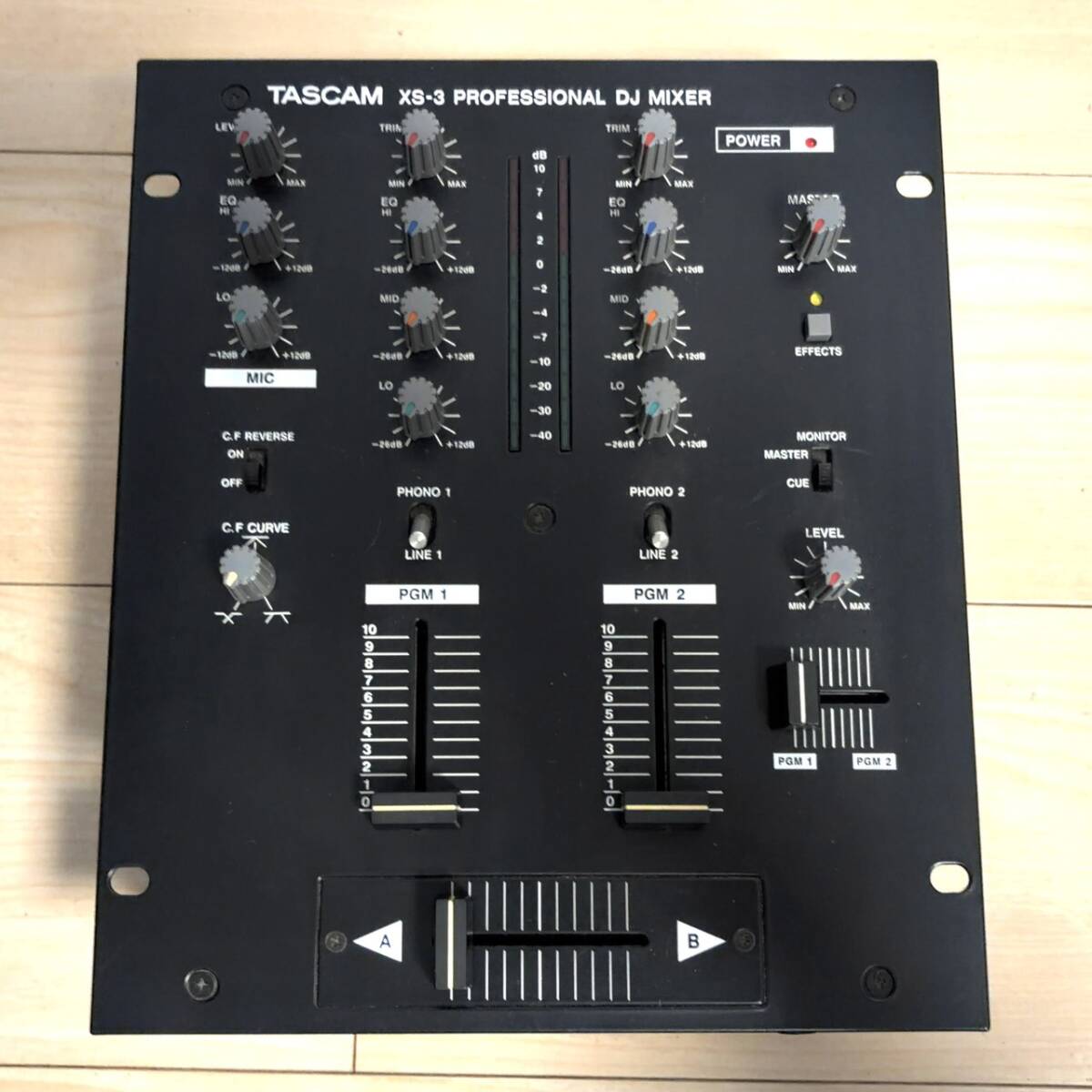 TASCAM タスカム XS-3 プロフェッショナル DJ ミキサー 動作未確認 現状品 ACアダプターなし B639