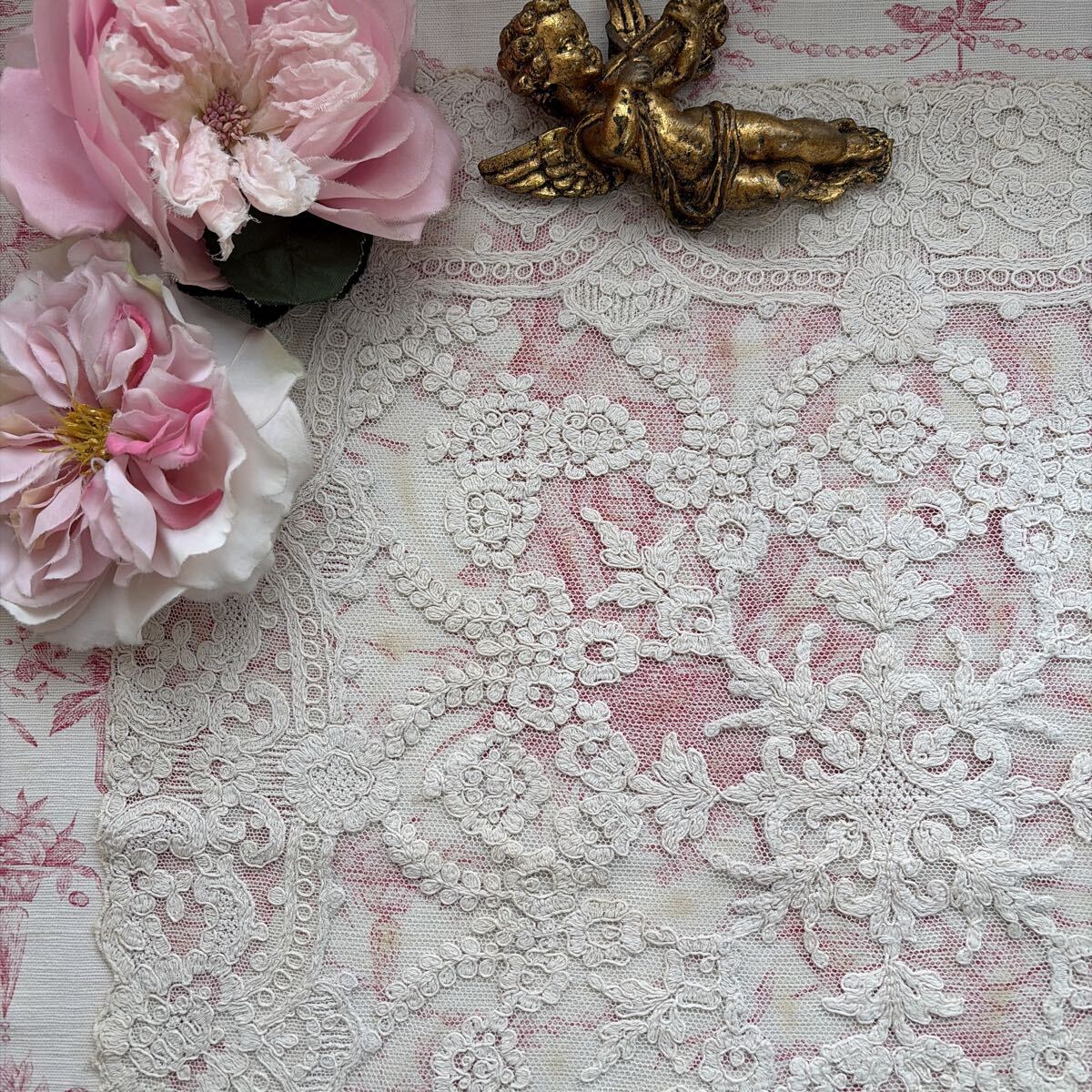 フランスアンティーク豪華！美しいチュール系レース！刺繍たっぷり　ドイリー　四角　ドールに　ハンドメイド　素材　ロマンティック　