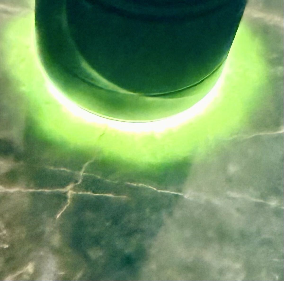 ミャンマー産超巨石天然本翡翠原石2.82kg1面カット磨き済み［JADEITE］大迫力^ ^綺麗^ ^