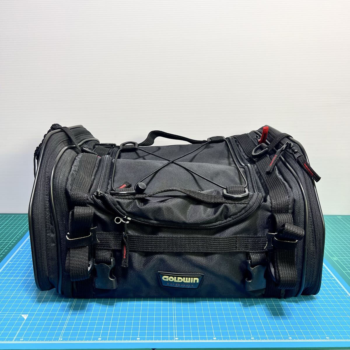 【美品】GOLDWIN ツーリングリアバッグ32 GSM17500 容量可変25-32L ゴールドウイン シートバッグ 汎用 バイク用 リアバッグ Y7-3