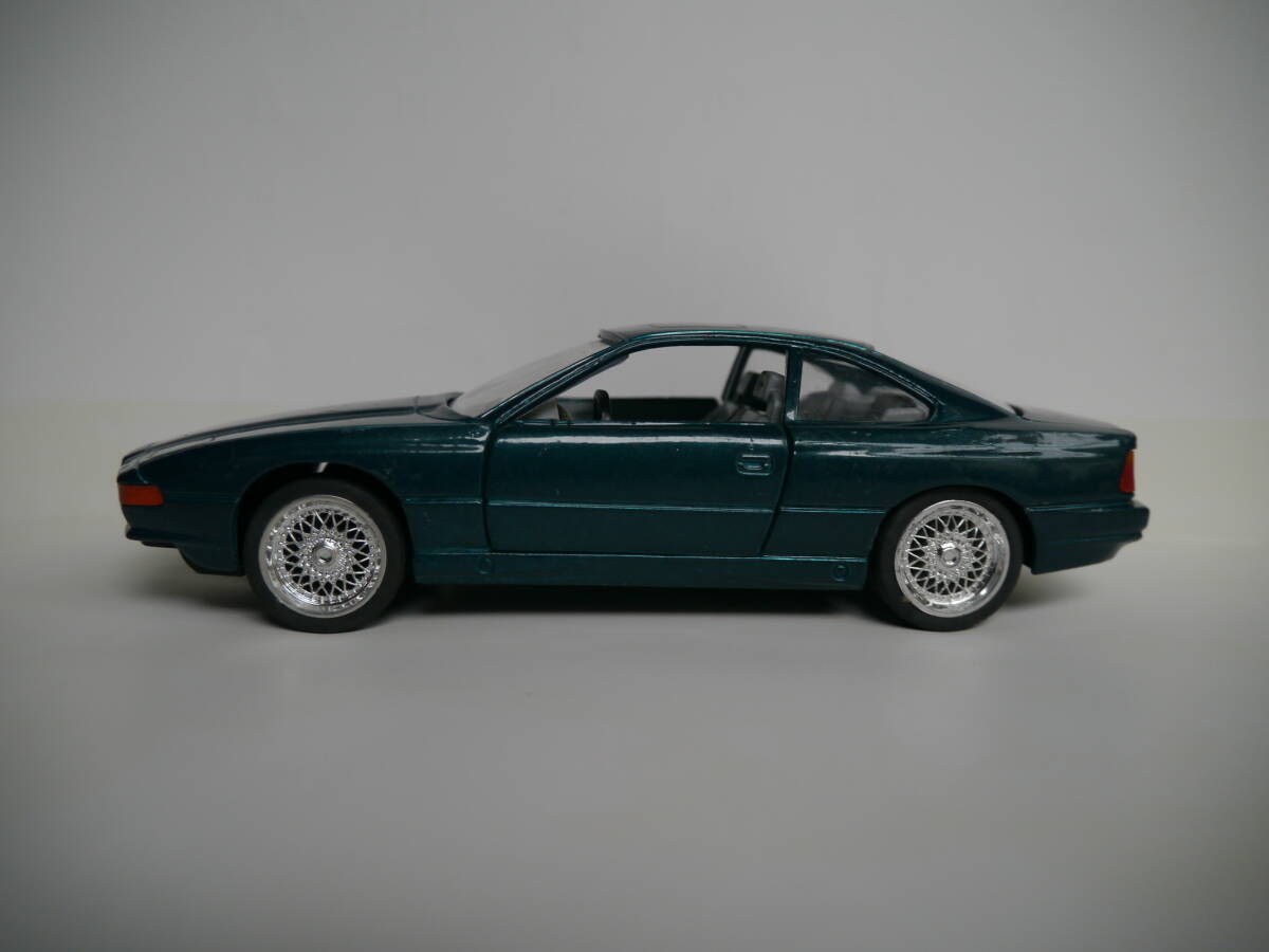 【中古】模型用自動車 BMW850i メタリックダークグリーン 左右ドア開閉・前シート傾斜・サスペンション有