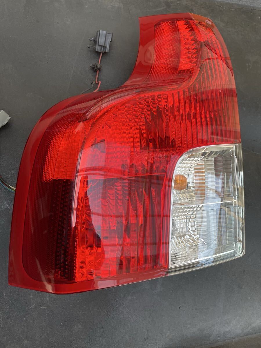 ボルボXc90 中古テールランプ左側