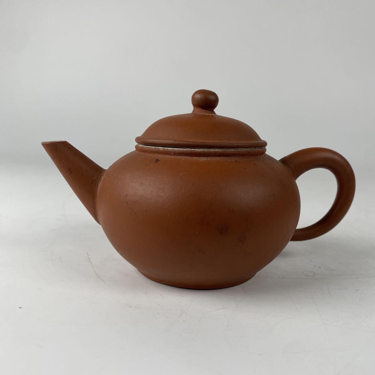 中国古美術 中国の古い朱泥の急須 茶道具 水注 煎茶 在銘 時代 唐物 骨董品 古美術品 中国古玩 中国宜興【75②】