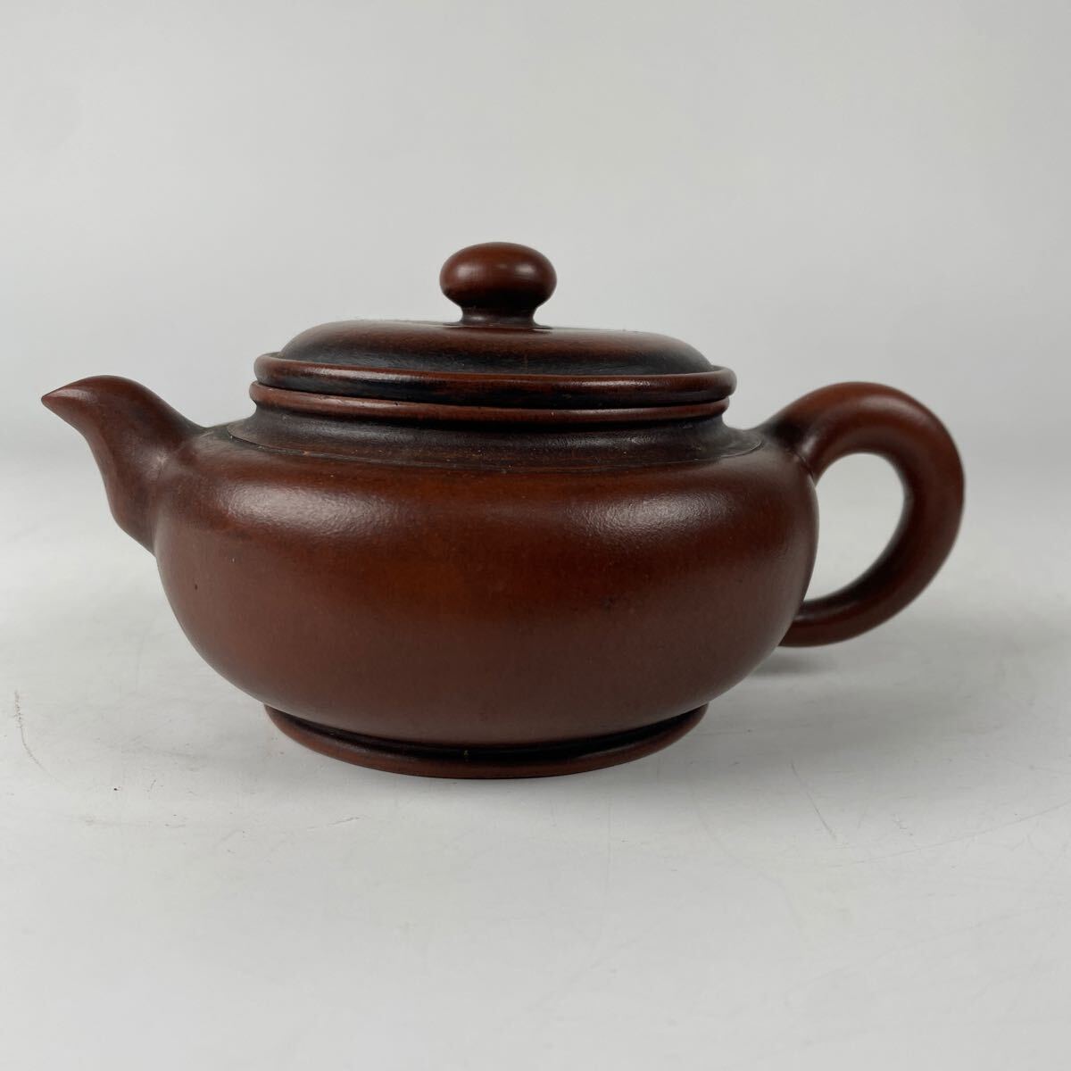 中国古美術 中国の古い朱泥の急須 茶道具 水注 煎茶 在銘 時代 唐物 骨董品 古美術品 中国古玩 中国宜興【75③】