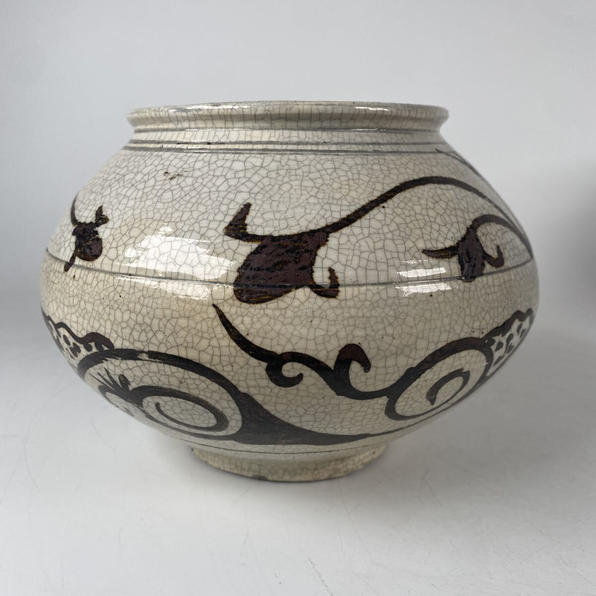 李朝　鉄絵　草花　花瓶　壺　壷　花器　花入　古陶磁　骨董品　古美術品　時代　唐物　中国古玩　朝鮮古美術　高さ14.5cm 横20cm【713】