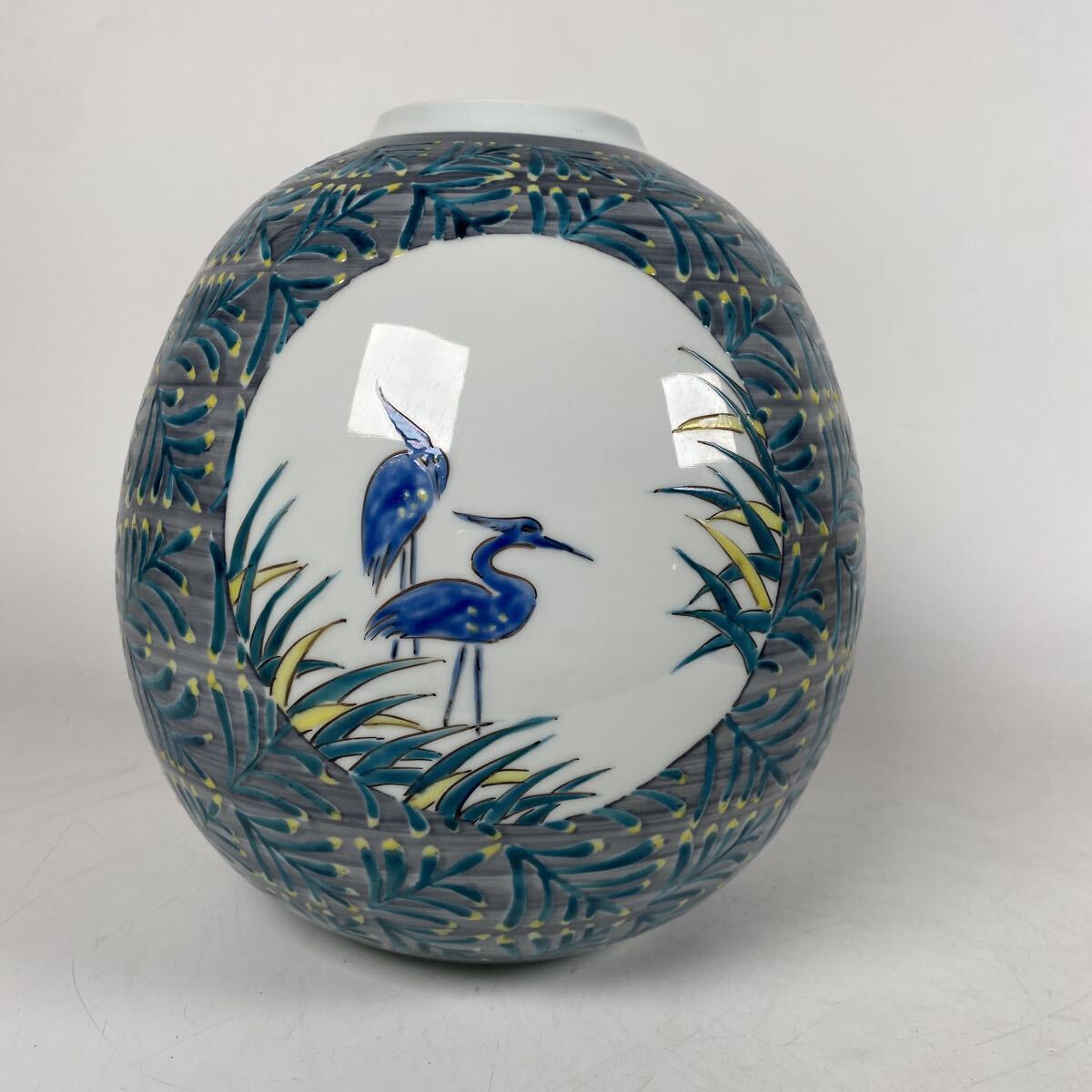 有田焼 琥山窯 小野祥瓷 色絵 花瓶 壺 花器 飾壺 在銘 作家 骨董品 古美術品 色絵磁器 時代 小野珀子 小野次郎 高さ23cm【717①】