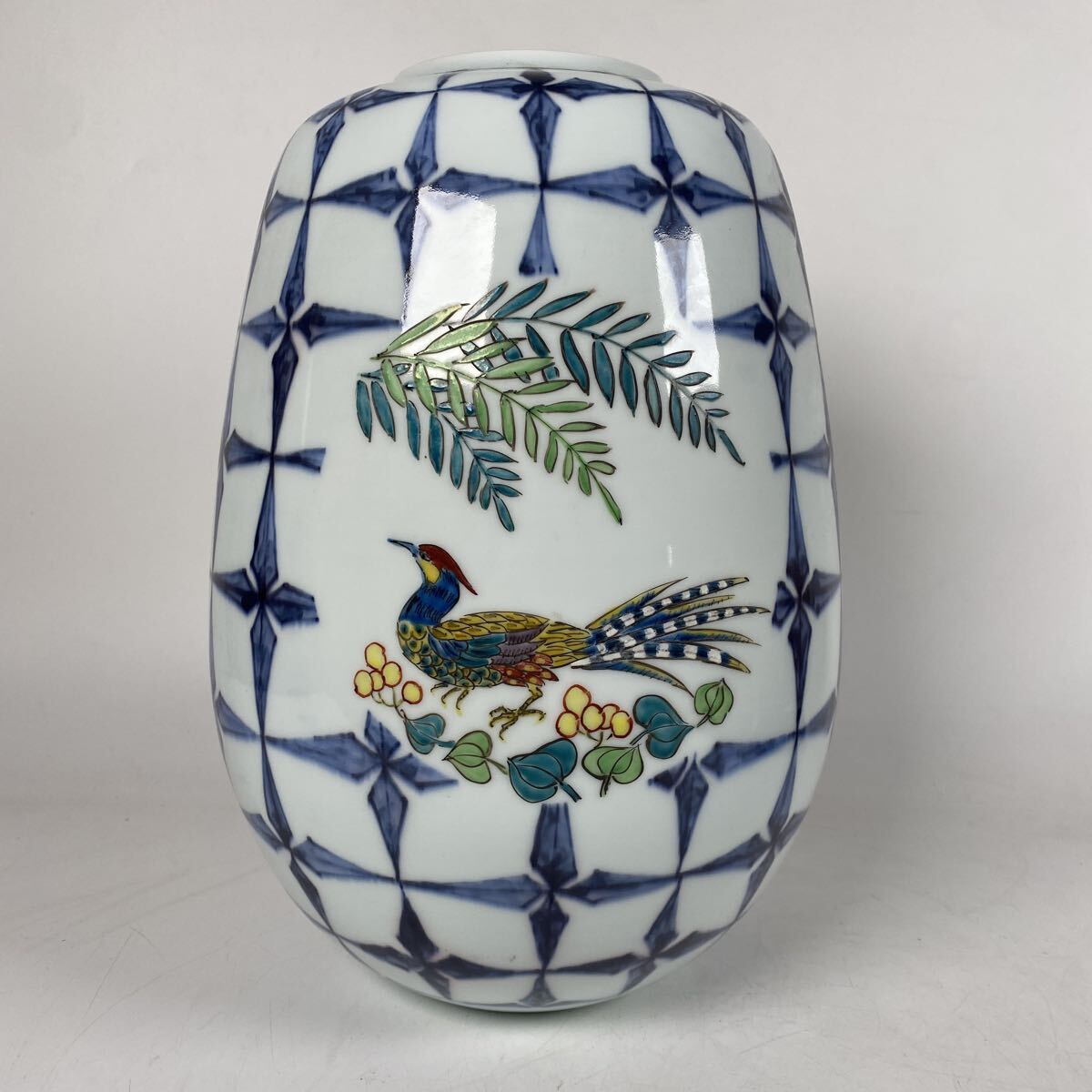 有田焼 琥山窯 小野祥瓷 色絵 花瓶 壺 花器 飾壺 在銘 作家 骨董品 古美術品 色絵磁器 時代 小野珀子 小野次郎 高さ31.5cm【717②】