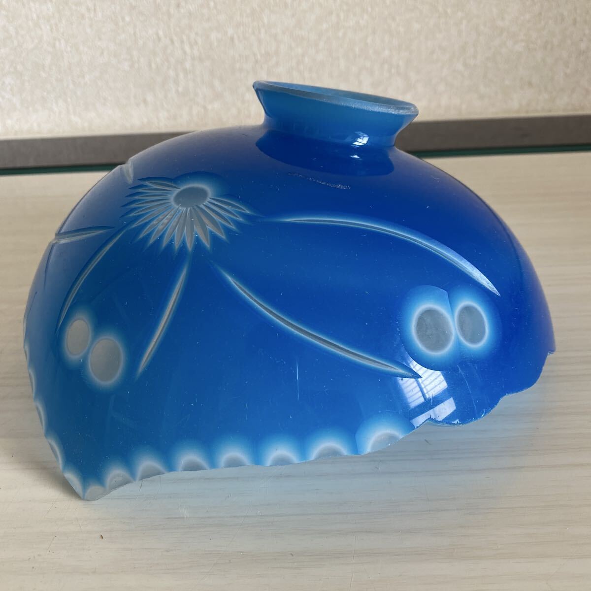 コレクター整理品 兜 ヘルメット 切子 電笠 電灯笠 ガラス シェード 和ガラス 昭和レトロ 照明ランプ 希少 珍品 青 骨董品 古美術品【720】