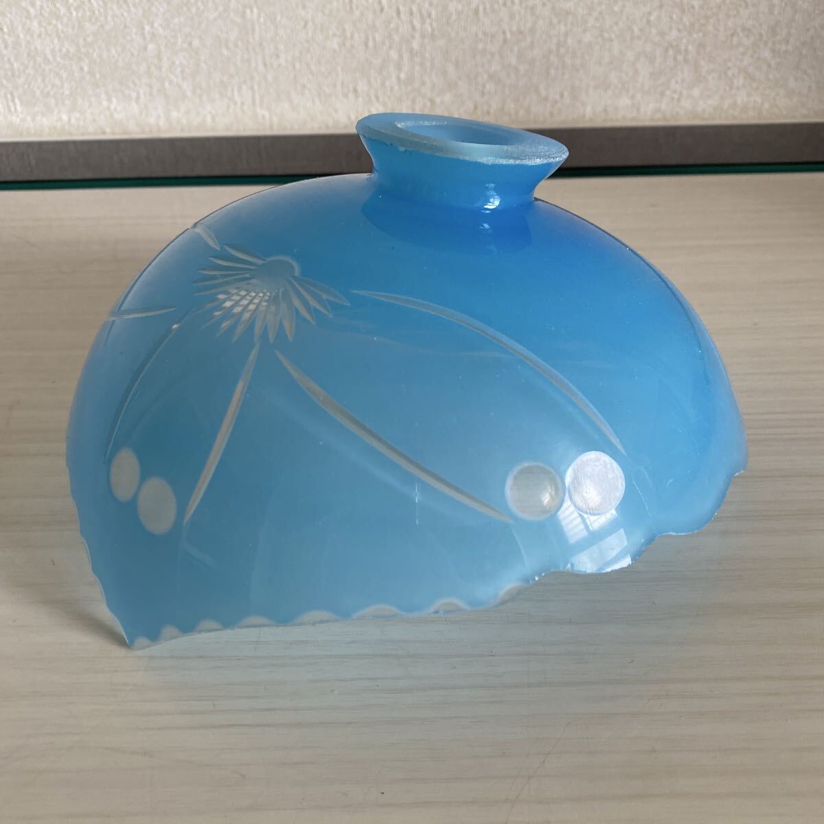 コレクター整理品 兜 ヘルメット 切子 電笠 電灯笠 ガラス シェード 和ガラス 昭和レトロ 照明ランプ 希少 水色 骨董品 古美術品【720②】