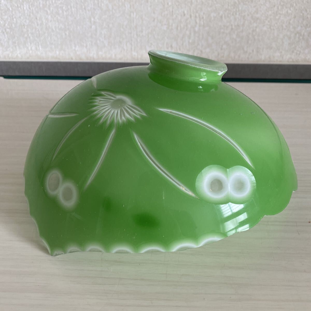 コレクター整理品 兜 ヘルメット 切子 電笠 電灯笠 ガラス シェード 和ガラス 昭和レトロ 照明ランプ 希少 薄緑 骨董品 古美術品【720③】