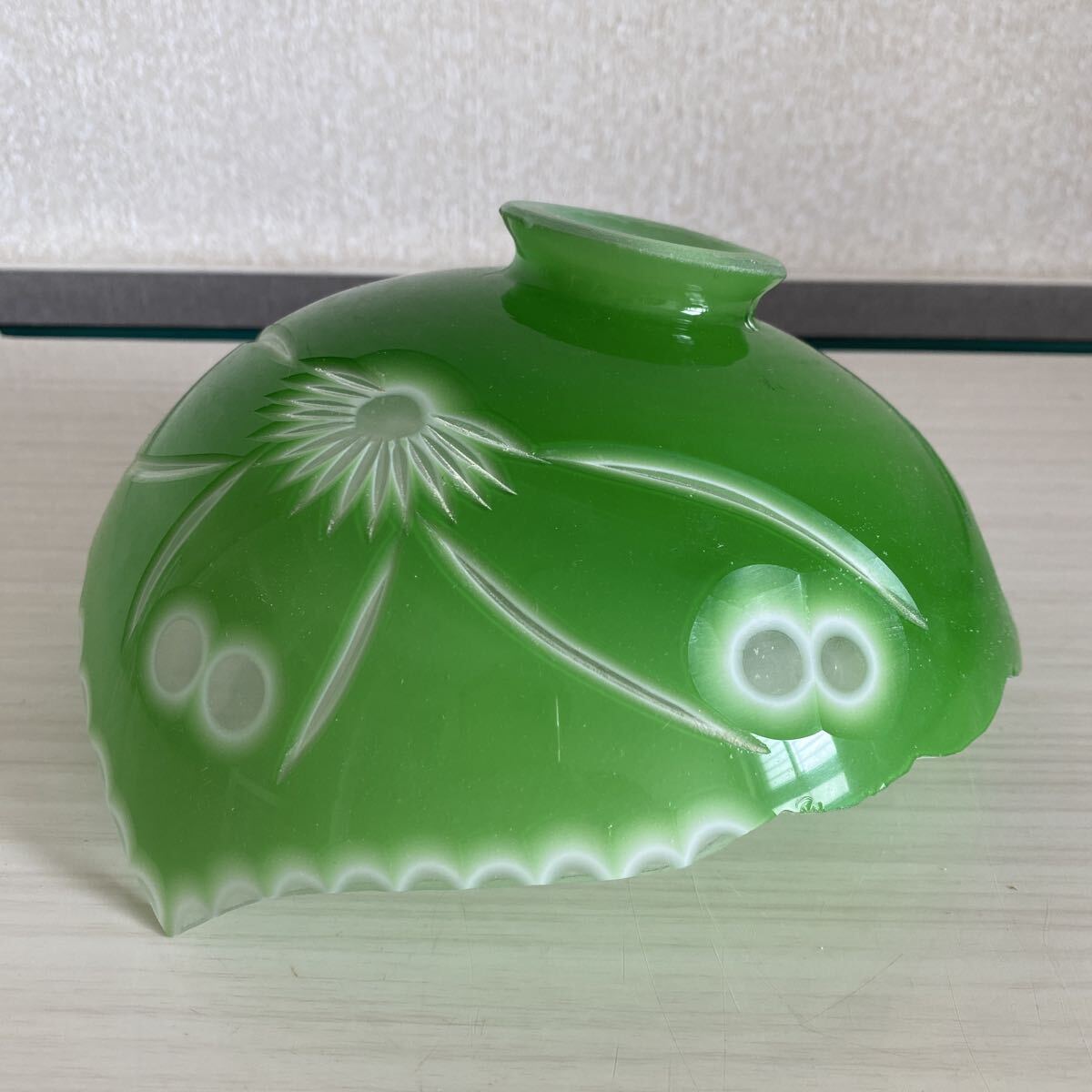 コレクター整理品 兜 ヘルメット 切子 電笠 電灯笠 ガラス シェード 和ガラス 昭和レトロ 照明ランプ 希少 緑 骨董品 古美術品【720④】