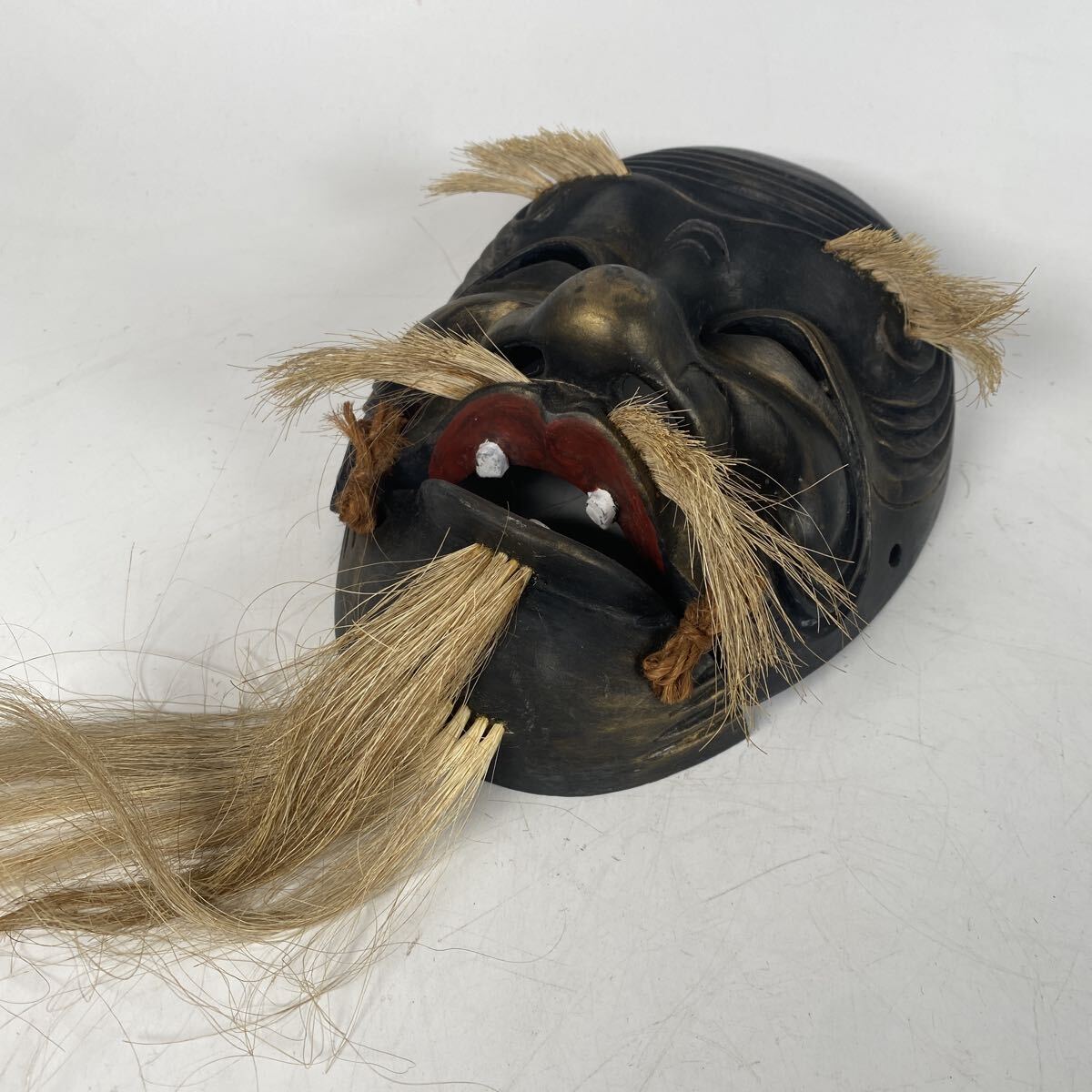 彩色 木彫 能面 翁面 黒色尉 能面師 鎌田実 歌舞伎 能 狂言 日本美術 魔除 神楽面 細密彫刻 時代 骨董品 古美術品 在銘 全長19.5cm【720】