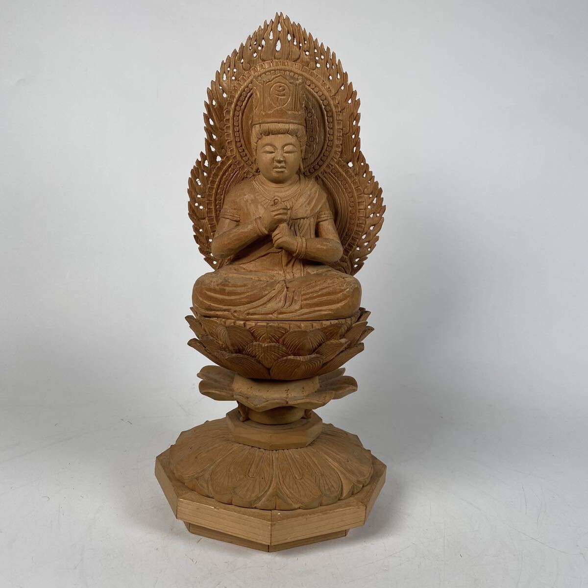 仏教美術　仏像　佛像　寺院　仏閣　骨董品　古美術品　時代　仏壇　仏具　観音菩薩　釈迦如来　細密彫刻　木彫　木製　高さ36cm【721】