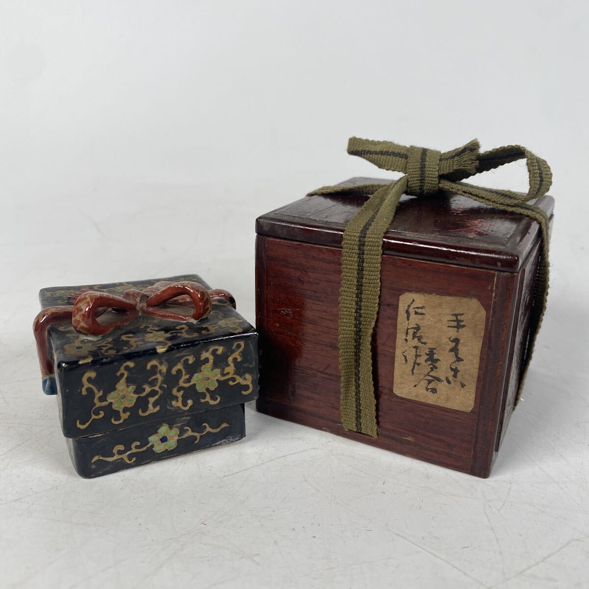 京焼の名工　野々村仁清　仁清　玉手箱　香合　茶道具　煎茶　作家　在銘　時代　箱　骨董品　古美術品　全長5.8cm【721】
